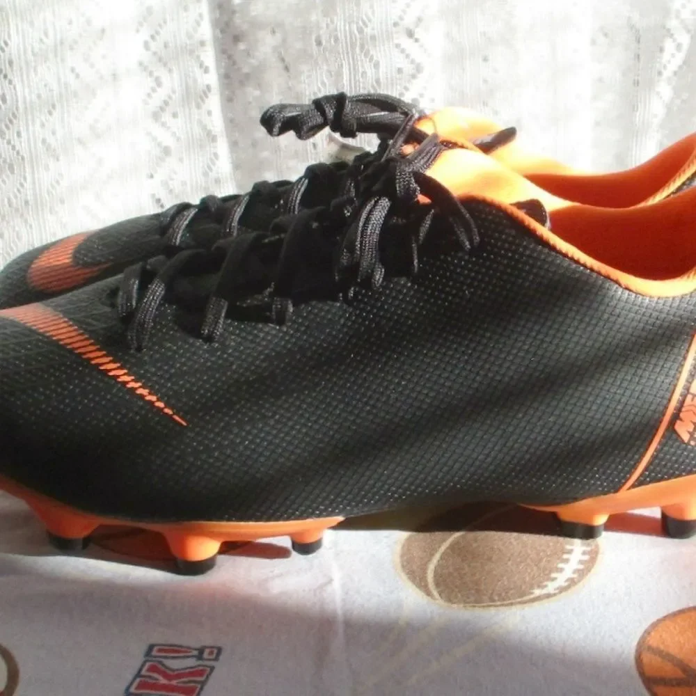 NIKE Kids Vapor 12 Academy MG Size 5 Black Orange